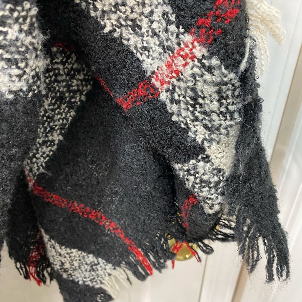Black turtleneck cape sweater - Picture 8 of 8